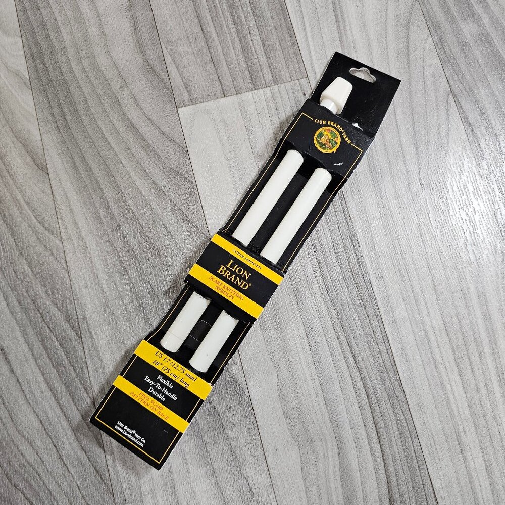 Lion Brand Smooth Flexible Scarf Knitting Needles Size US 17